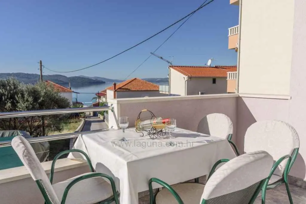 Apartment In Okrug Gornji 45757 Chorvatsko
