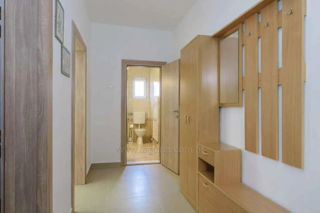 Apartment In Okrug Gornji 45757 0*,