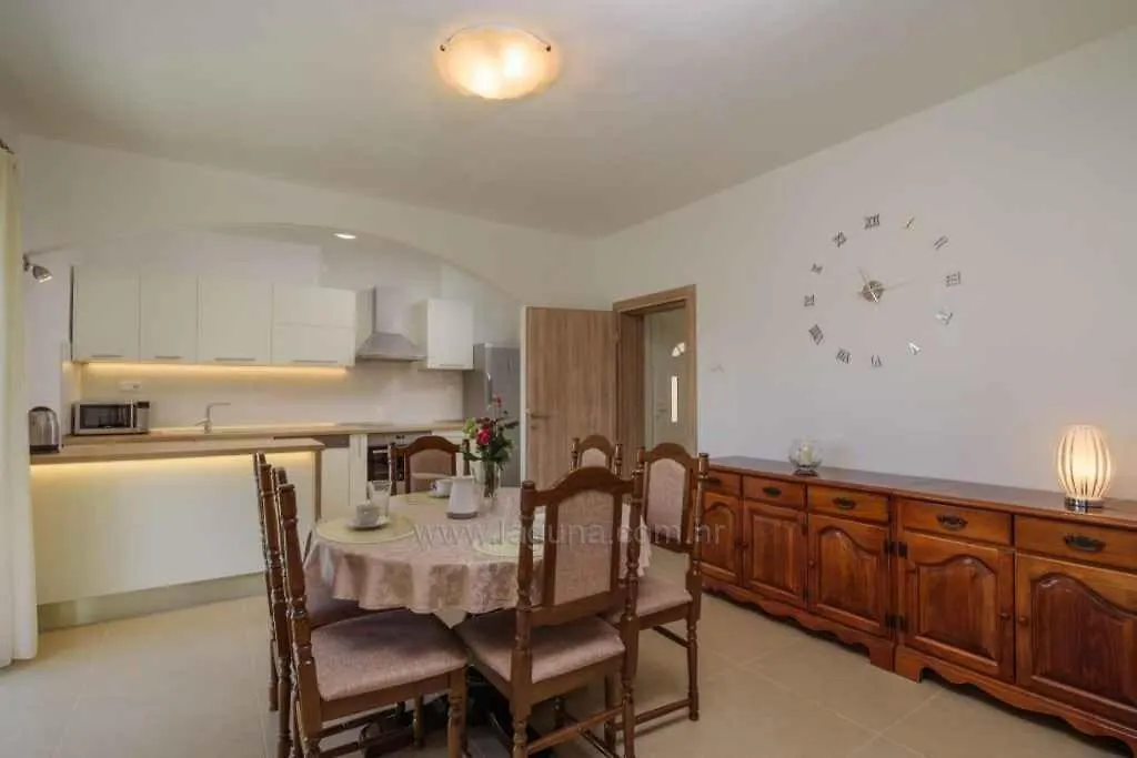 Apartment In Okrug Gornji 45757 Chorvatsko